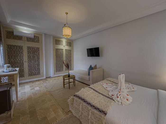 riad tonaroz