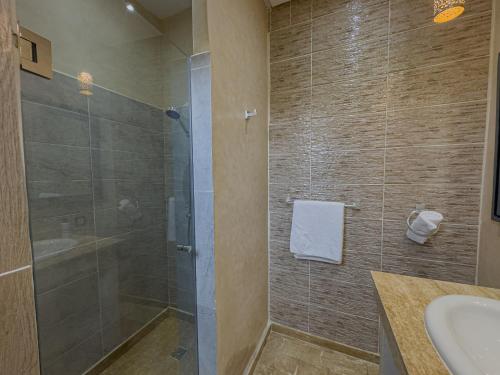 riad tonaroz
