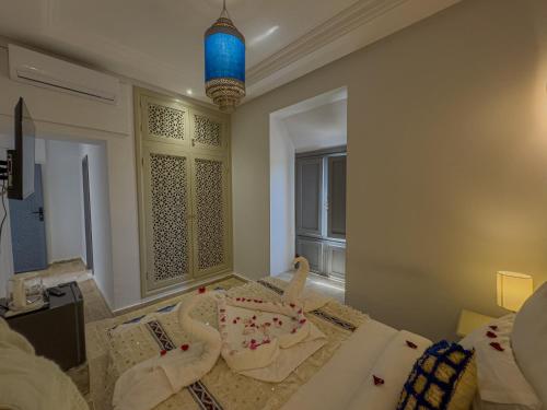 riad tonaroz