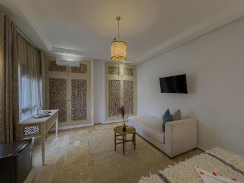 riad tonaroz
