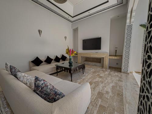 riad tonaroz
