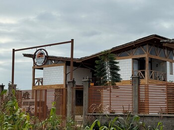 moyoni africa lodge and tours