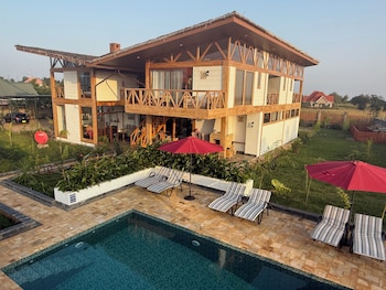 moyoni africa lodge and tours