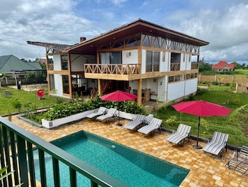 moyoni africa lodge and tours