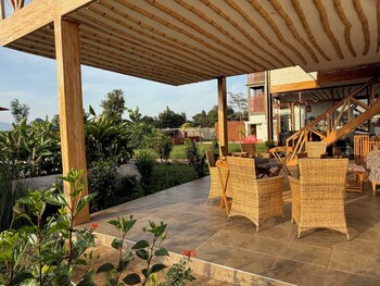 moyoni africa lodge and tours
