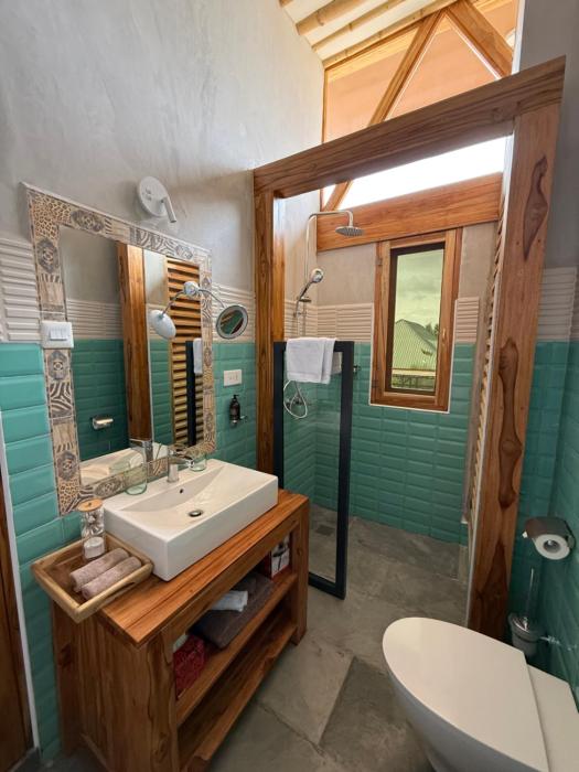 moyoni africa lodge and tours