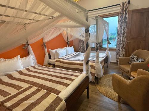 moyoni africa lodge and tours
