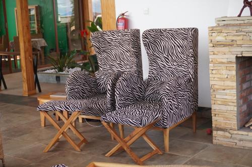 moyoni africa lodge and tours