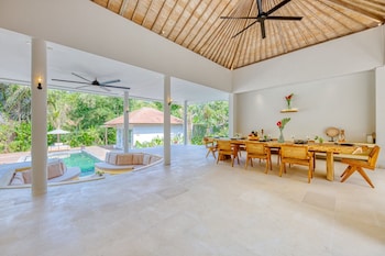 villa reina by soobali