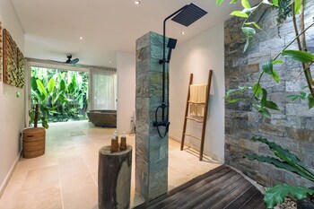 villa reina by soobali