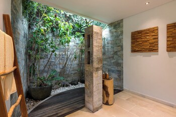 villa reina by soobali