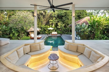 villa reina by soobali