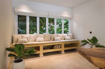 villa reina by soobali
