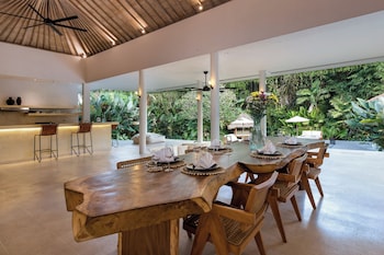 villa reina by soobali