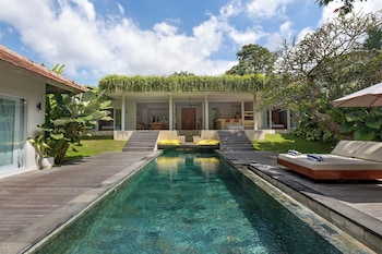 villa reina by soobali
