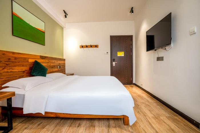 tianmen mountain loft art inn