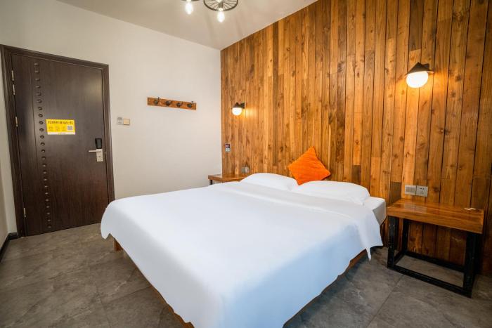 tianmen mountain loft art inn