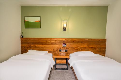 tianmen mountain loft art inn