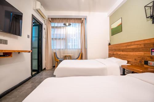tianmen mountain loft art inn