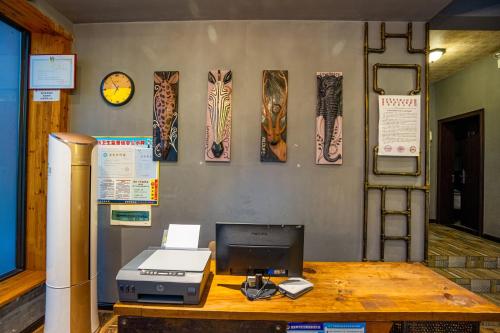 tianmen mountain loft art inn