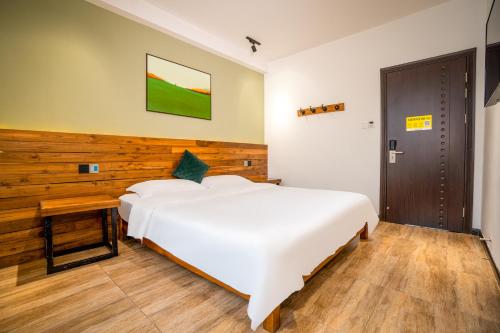 tianmen mountain loft art inn