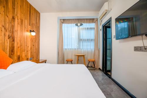tianmen mountain loft art inn