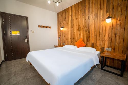 tianmen mountain loft art inn