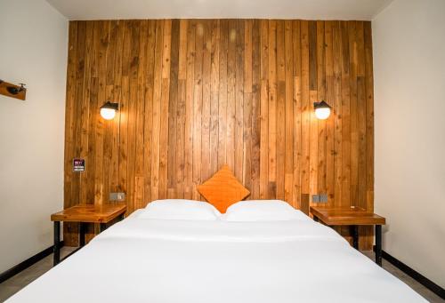 tianmen mountain loft art inn
