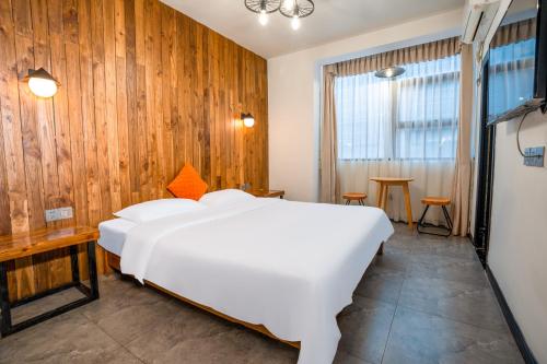 tianmen mountain loft art inn