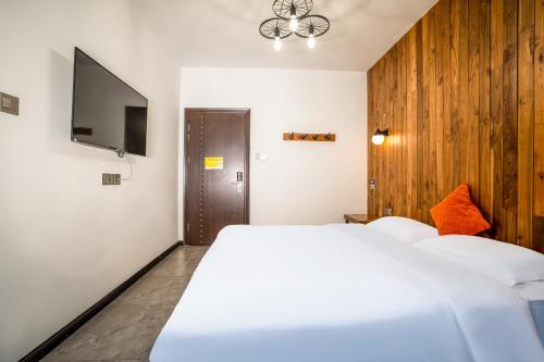 tianmen mountain loft art inn