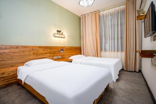 tianmen mountain loft art inn
