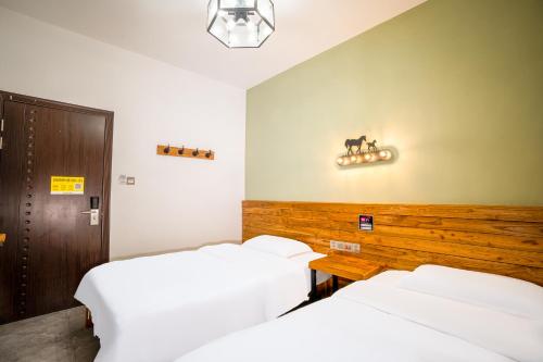 tianmen mountain loft art inn