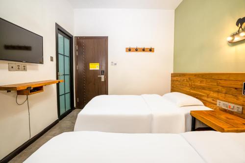 tianmen mountain loft art inn