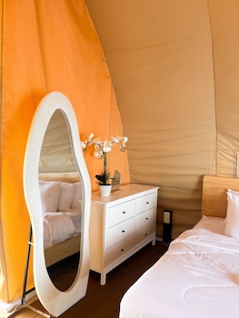 floating home in reef resort unit 4