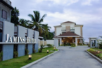 jamins hotel and resort inc