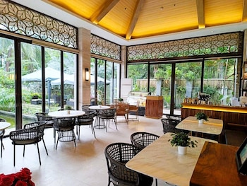 jamins hotel and resort inc