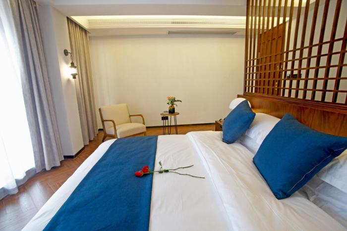 riverside peak lodge zhangjiajie wulingyuan national park