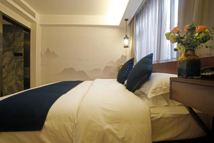 riverside peak lodge zhangjiajie wulingyuan national park