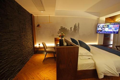 riverside peak lodge zhangjiajie wulingyuan national park