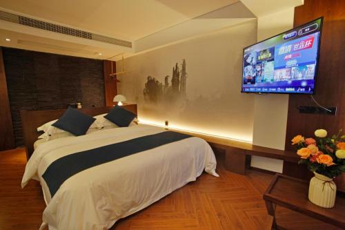 riverside peak lodge zhangjiajie wulingyuan national park