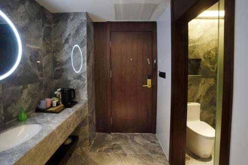 riverside peak lodge zhangjiajie wulingyuan national park