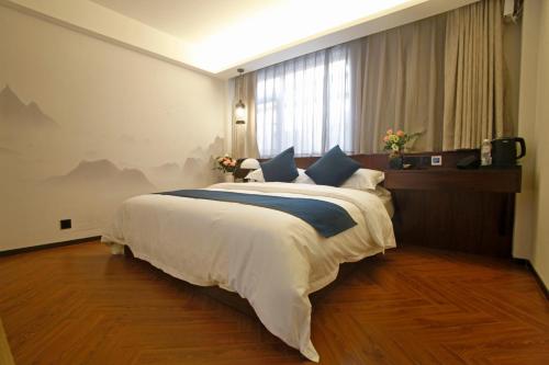 riverside peak lodge zhangjiajie wulingyuan national park