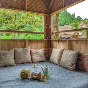 Farmstay Manangel,,3 star