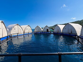 floating home in reef resort unit 6