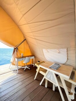 floating home in reef resort unit 7