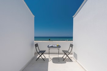 white pearl suites halkidiki