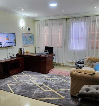 lux suites vacanza homes nakuru