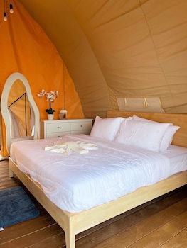 floating home in reef resort unit 13