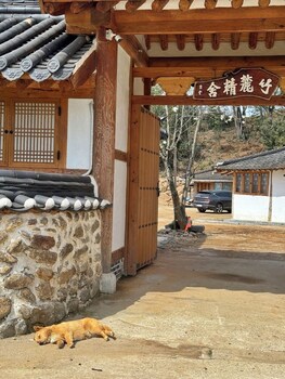 jukrokjungsa hanokstay