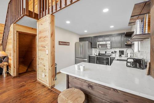 dog friendly views hot tub close to pf gsmnp